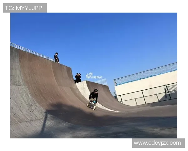 上海滑板队在世界滑板锦标赛中的耐力表现引发热议与关注 上海滑板队在世界滑板锦标赛中的耐力表现引发热议与关注