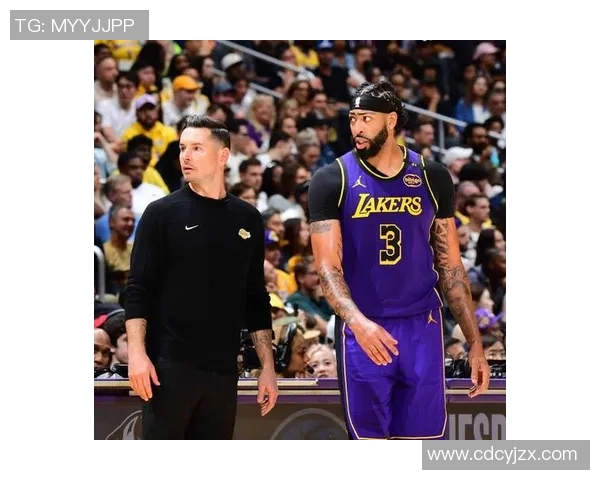 深圳篮球队在邀请赛中的灵活性表现与战术调整分析 深圳篮球队在邀请赛中的灵活性表现与战术调整分析